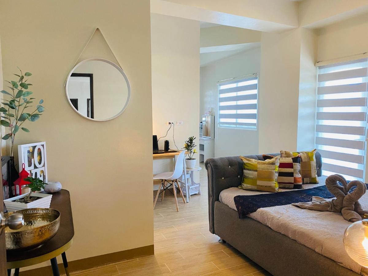 2 Bedroom Corner Executive Suite At Lafayette Park Square Megaworld Blvd Unit 5H Iloilo Zewnętrze zdjęcie