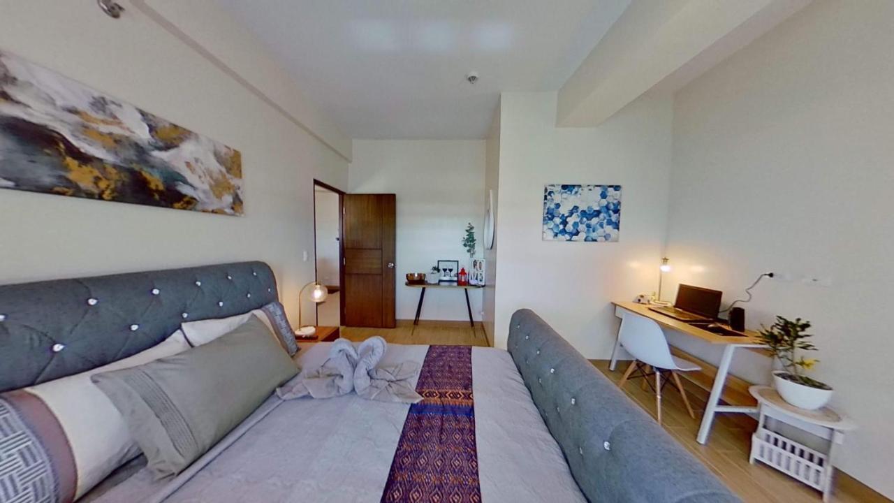 2 Bedroom Corner Executive Suite At Lafayette Park Square Megaworld Blvd Unit 5H Iloilo Zewnętrze zdjęcie