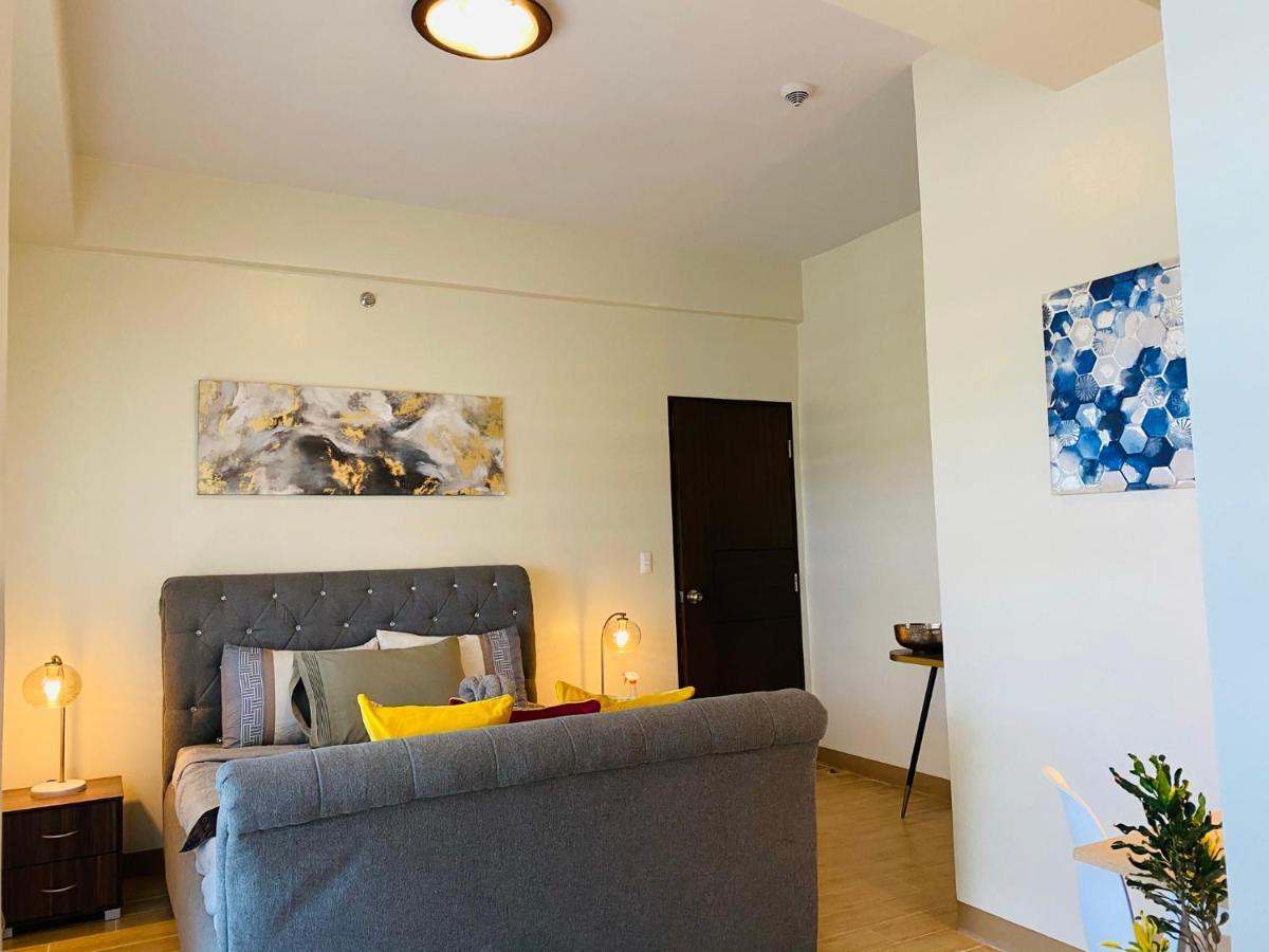 2 Bedroom Corner Executive Suite At Lafayette Park Square Megaworld Blvd Unit 5H Iloilo Zewnętrze zdjęcie