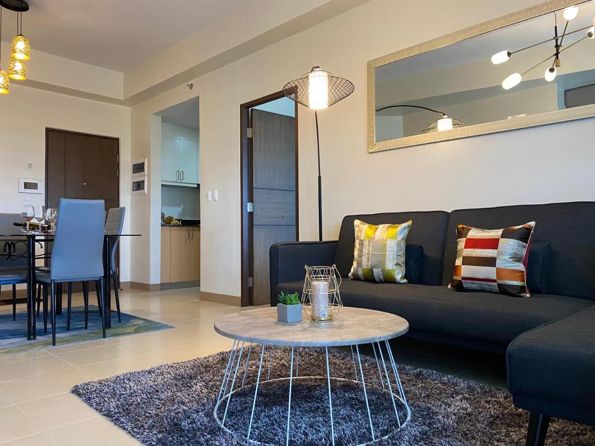 2 Bedroom Corner Executive Suite At Lafayette Park Square Megaworld Blvd Unit 5H Iloilo Zewnętrze zdjęcie