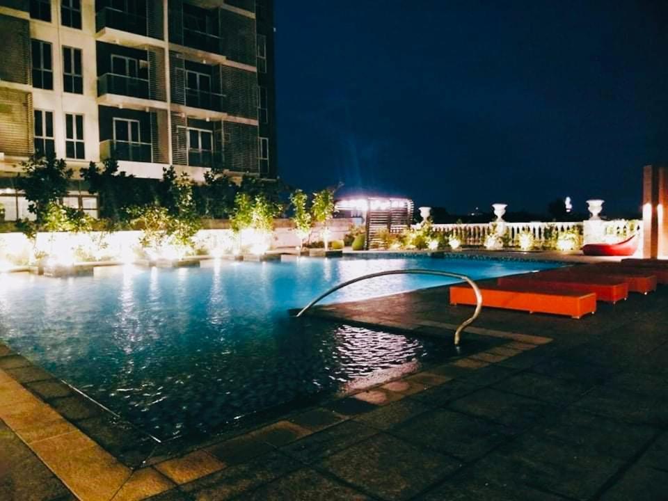 2 Bedroom Corner Executive Suite At Lafayette Park Square Megaworld Blvd Unit 5H Iloilo Zewnętrze zdjęcie